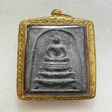 สมเด็จหลวงพ่อกวย พิมพ์ฐานสิงห์  เนื้อผงใบลาน พ.ศ. 2522