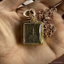 หลวงปู่ศุข พิมพ์บัวเล็บช้างข้างอุ 