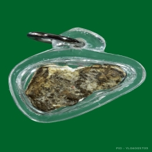 มีบัตรสมาคม ชิ้นส่วนพระสมเด็จบางขุนพรหม เนื้อผง พ.ศ. 2413