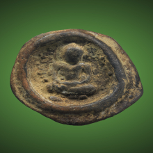 พระพิมพ์ศรีวิชัย เม็ดกระดุม พิมพ์ชะลูด จ.สุราษฎร์ธานี