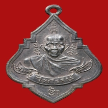 หลวงพ่อรุ่ง หลังพระประธานเ นื้อเงิน