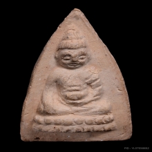 63.พระพุทโธน้อยพิมพ์เล็กหน้าตุ๊กตา เนื้อดิน บัว8เม็ด ปี 2494