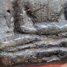 พระซุ้มกอ พิมพ์ใหญ่ไม่มีกนก เนื้อดำ