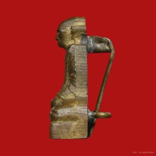 รูปเหมือนปั๊มพิมพ์เข่ากว้างหลังเข็มกลัด หลวงพ่อพรหม 