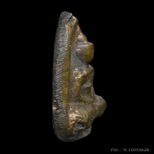 หลวงพ่อโบ้ย วัดมะนาว พิมพ์กลีบบัวใหญ่หลังพระปิดตา