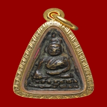เหรียญหล่อโบราณพิมพ์สามเหลี่ยม หลวงพ่อเพชร