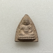 พุทโธน้อยคุณแม่บุญเรือน รุ่นแรก  พิมพ์เล็ก เนื้อดิน พ.ศ.2494