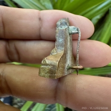 หลวงพ่อพรหม เข่ากวางเนื้อทองระฆัง หลังเข็มกลัดสวยเดิมๆ