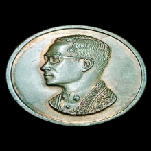 เหรียญคุ้มเกล้า เนื้อนวโลหะ ปี 2522 สวยมาก