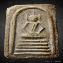 พระวัดเฉลิมพระเกียรติ พิมพ์ห้าชั้นครอบแก้ว 