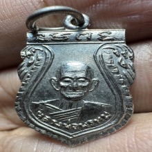 เสมาเล็กครึ่งองค์ หลวงหลวงพ่อพรหมวัดช่องแค