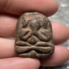 พระปิดตา เนื้อดินเก่าปีลึกครับ