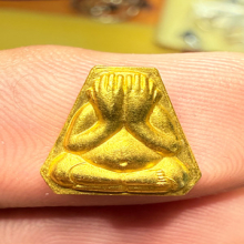 พระปิดตาสาริกา เนื้อทองคํา วัดแม่นํ้าคู้เก่าปี62