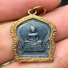 หลวงพ่อโสธร เนื้อเงินปี2494 เลี่ยมทองโบราณ