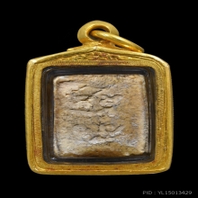 พระวัดปากน้ำรุ่นสามพิมพ์สองสวยเดิมเลี่ยมทองพร้อมใช้