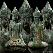 พระพุทธรูปทรงเครื่องสมัยศรีวิชัย ปางสะดุ้งกลับ