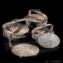 ตระกล้าสานทรงภาชนะใส่ของจำลอง