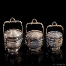 ตระกล้าสานทรงภาชนะใส่ของจำลอง