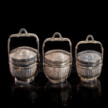 ตระกล้าสานทรงภาชนะใส่ของจำลอง