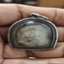 พระคงลำพูนเลี่ยมกรอบเงินกันน้ำพร้อมบูชาได้ทันทีครับ