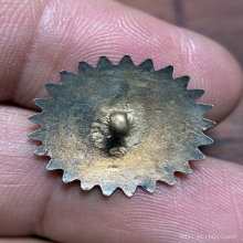 กระดุมเนื้อเงินลงยา กะไหล่ทอง 25 พุทธศตวรรษ