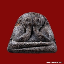 พระปิดตาหลวงปู่เฮี้ยง  วัดป่า (พิมพ์หลังพระสังกัสจายณ์)