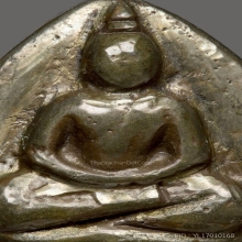 พระพิมพ์กลีบบัว เนื้อเมฆสิทธิ์ หลวงพ่อทรัพย์ วัดปากง่าม