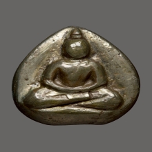 พระพิมพ์กลีบบัว เนื้อเมฆสิทธิ์ หลวงพ่อทรัพย์ วัดปากง่าม