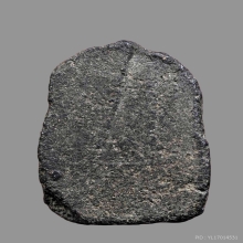 พระปิดตานั่งยองเนื้อผงเก่า