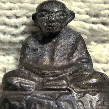 พ่อคล้ายหลังคู้ รมดำ หนังสือชิด หน้าตาชัดเจน ผิวพรายเงิน