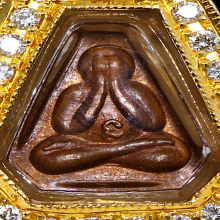 หลวงปู่ทิม ปิดตาสาริกา ผิวไฟสวยๆ ตลับเพชร