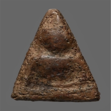 พระนางพญา พิมพ์เทวดา เนื้อดิน กรุวัดนางพญา จ.พิษณุโลก