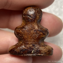 พระปิดตาเนื้อผง ลงรักน้ำเกลี้ยง