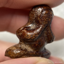 พระปิดตาเนื้อผง ลงรักน้ำเกลี้ยง