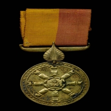 เหรียญธรรมจักร 25 พุทธศตวรรษ เนื้อเงินกะไหล่ทอง 