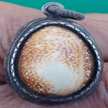 เบี้ยแก้ ลพ.คำ วัดโพธิ์ปล้ำ เลี่ยมเงินเก่า