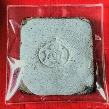 ล็อกเก็ตหลวงปู่โต๊ะ รุ่นลายเซ็นต์ใหญ่ ผงเกสร วัดประดู่ฉิมพลี