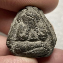 พระปิดตาเนื้อผง ผสมมวลสาร ไม่ทราบที่ 