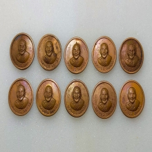 พระเหรียญ มั่งมี ศรีสุข ปี19 หลวงปู่สี ยก 10 องค์