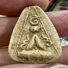 ปิดตาเนื้อผง วัดราชโยธา สวยสมบูรณ์หายาก