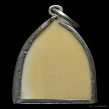 งาแกะเก่า พิมพ์สามเหลี่ยม นางกวัก เลี่ยมเงิน ไม่ทราบที่ครับ