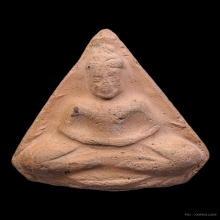 พระโพธิจักรห้าเหลี่ยมหลังยันต์เนื้อดินหลวงพ่อลี พศ.2500