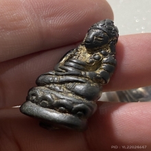 พระกริ่งเขมร หรือ (พระกริ่งตั๊กแตน) เนื้อสำริดกับดำ