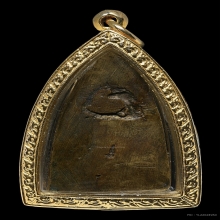 หลวงปู่ทวดเตารีดใหญ่Aปี05ดาราในหนังสือ