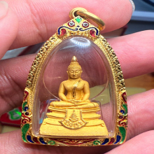 หลวงพ่อโสธรเนื้อทองคําพิมเล็กรุ่น80ปีตร