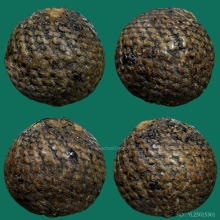 ลูกอมหลวงพ่อปลอด วัดในปากทะเล