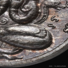 เหรียญปิดตาพังพระกาฬ ปี 32 บล็อกเครายาว พลายเงิน