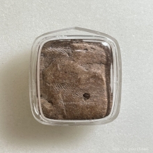 หลวงพ่อปาน พิมพ์ทรงนกฐานเขียง  เนื้อดินเผา พ.ศ. 2460