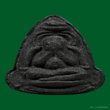 พระปิดตาหลังฉัตร หลวงปู่เฮี้ยง วัดป่าฯ ชลบุรี ปี 2505