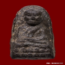 หลวงพ่อทวดเนื้อว่านรุ่นแรก พิมพ์พระรอดหน้าใหญ่ A ปี.2497